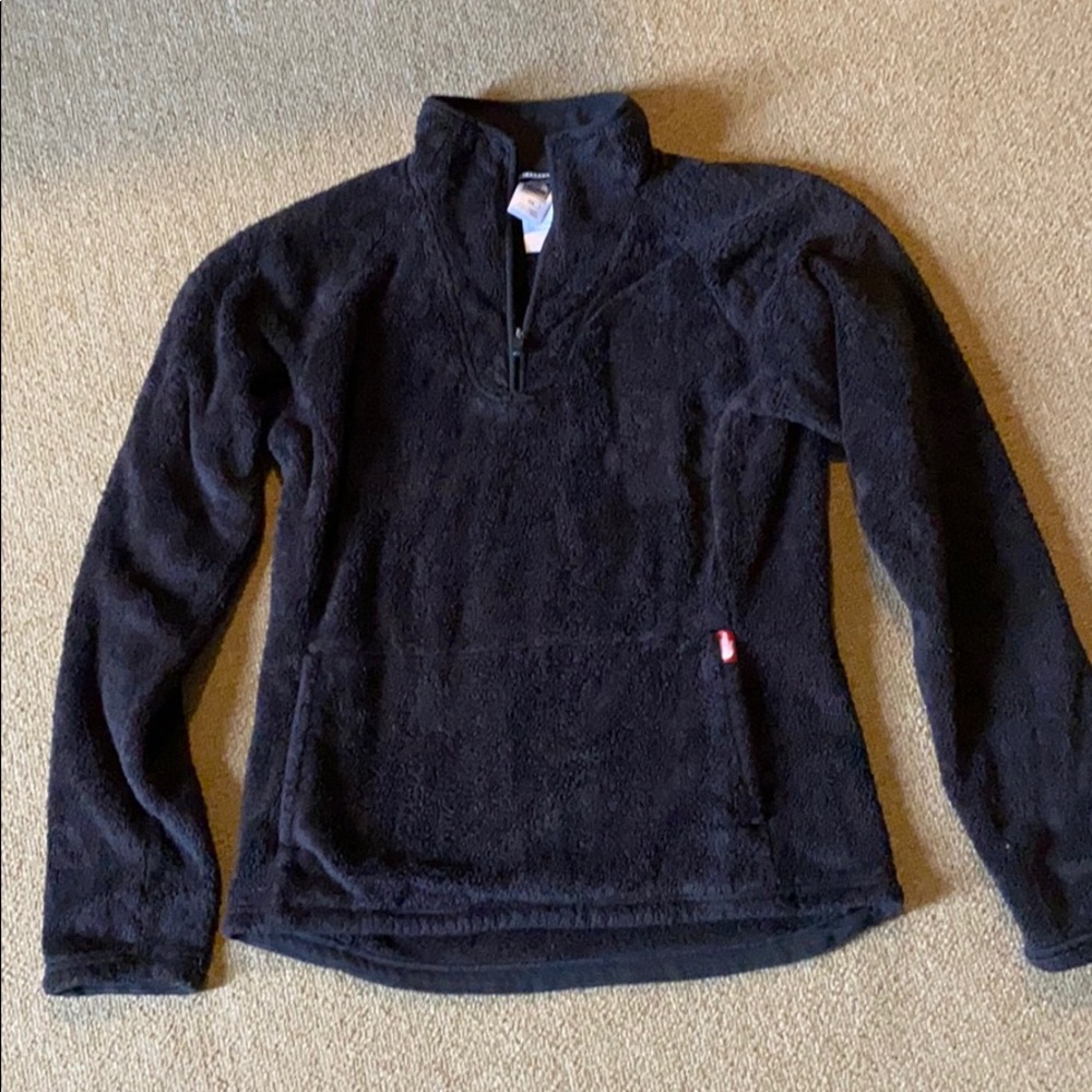 LAST CHANCE!! North Face black super warm pullover